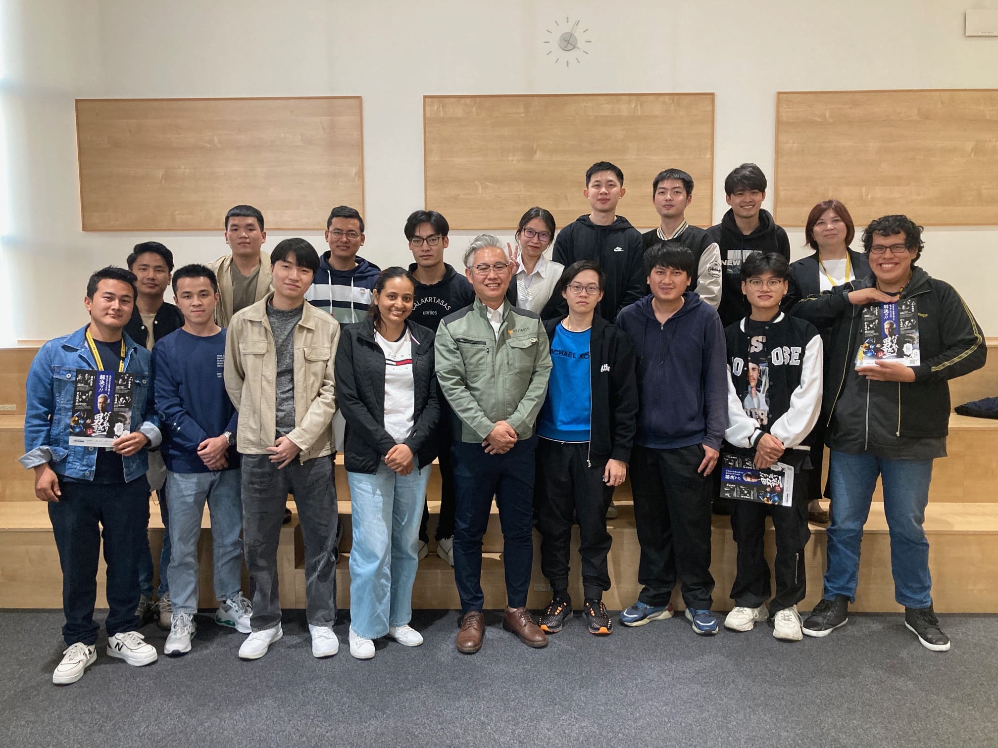 浜松未来総合専門学校【ミライリンク】にて講和をしてきました。 新着情報 藤本工業株式会社｜バリ取り・外観仕上げ（バフ研磨）・ショット